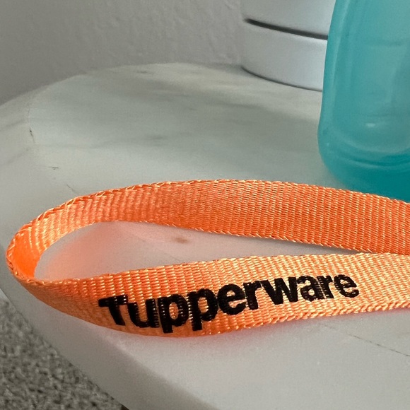 Tupperware water bottle - Picture 4 of 8